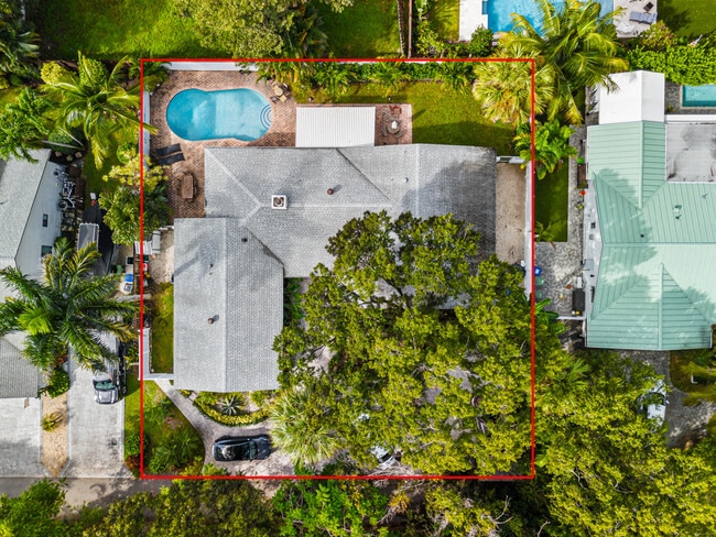 Building Photo - 2421 SW 29th Way