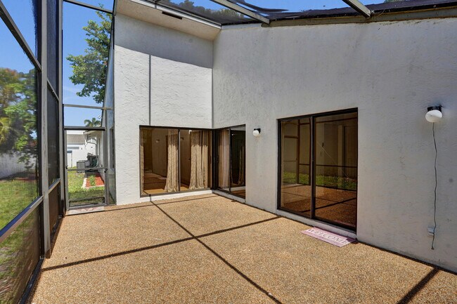 Building Photo - 820 NW 21st Way