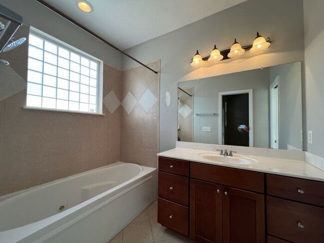 Building Photo - 3 Bedroom Townhouse in Boone School Area