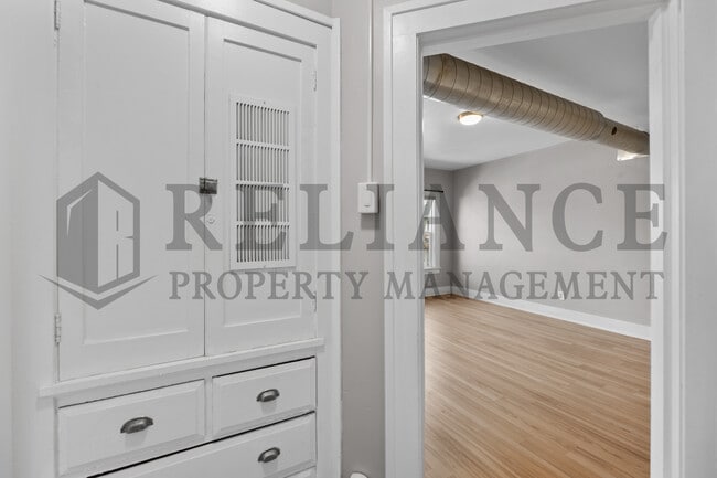 Building Photo - 3325 Victor Pl