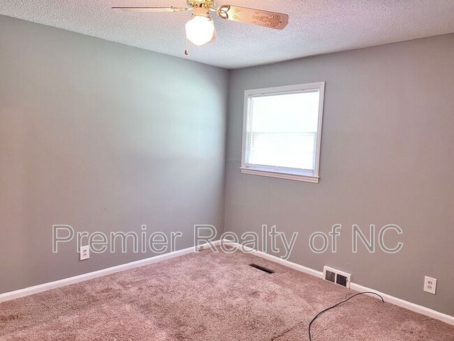 Building Photo - 4753 Eastwin Dr