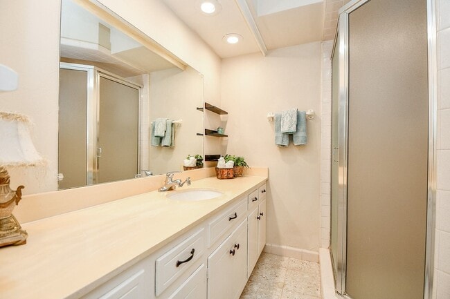 Building Photo - 5814 Fairdale Ln