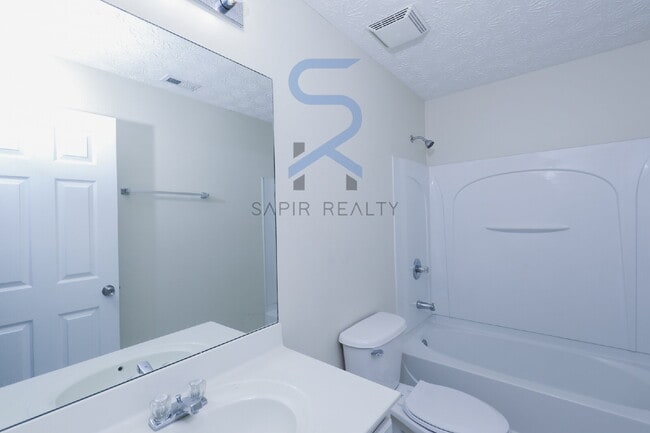 Building Photo - Move in before November 30th and get $100 ...