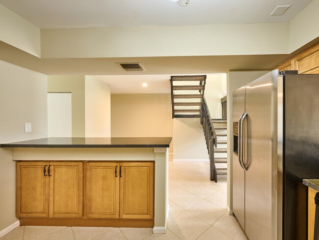Building Photo - 6040 Glendale Dr