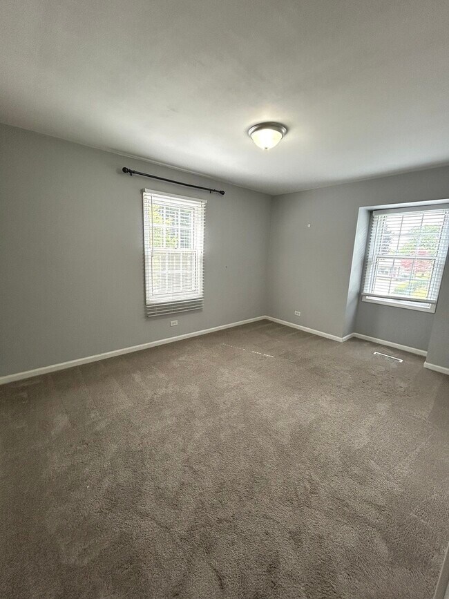 Building Photo - 10S450 Wind Jammer Ln