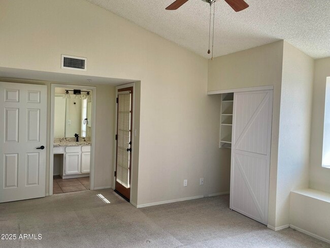 Building Photo - 1124 E Rose Ln