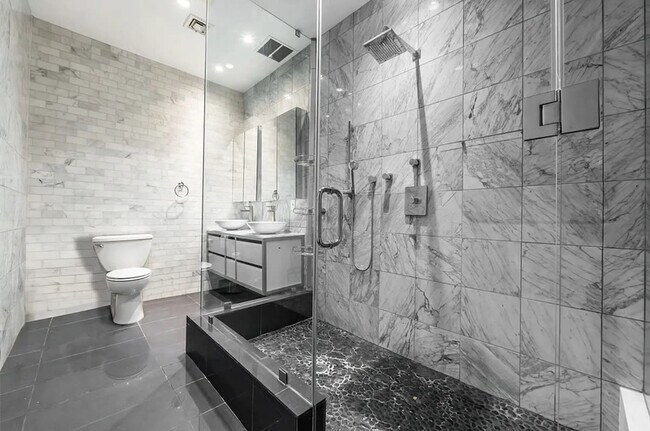 Building Photo - 20 E 17th St