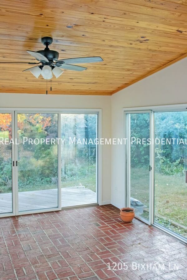 Building Photo - 1205 Bixham Ln