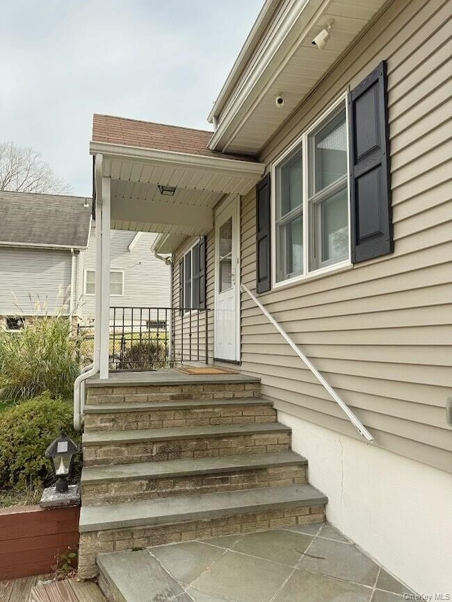 Building Photo - 5 Hall Ave