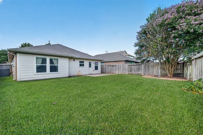 Building Photo - 26810 Henson Falls Dr