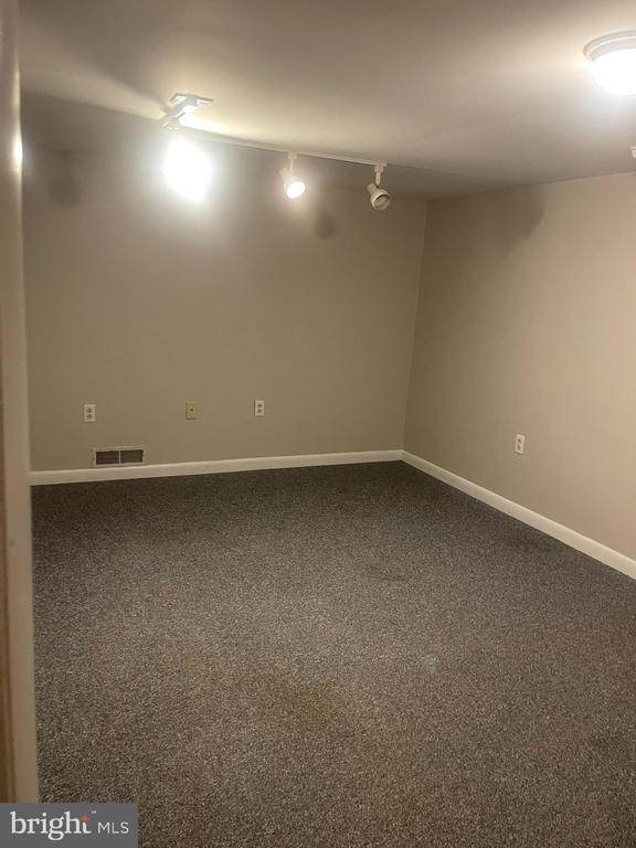 Building Photo - 207 Channing Dr