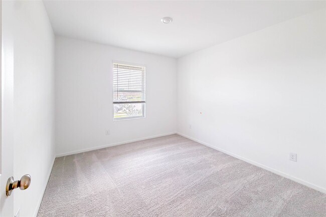 Building Photo - 3005 Highbank Dr