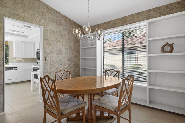 Building Photo - 175 Gran Via