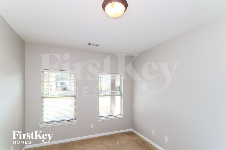 Building Photo - 7271 Silk Tree Pointe