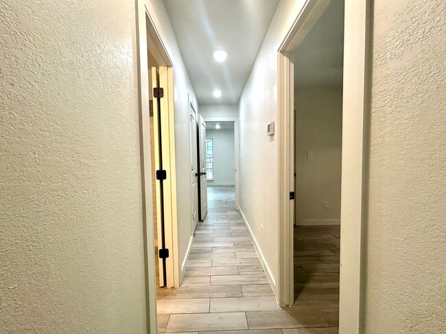 Building Photo - Updated 3 Bed / 2 Bath home with Single Car Garage in Farmington