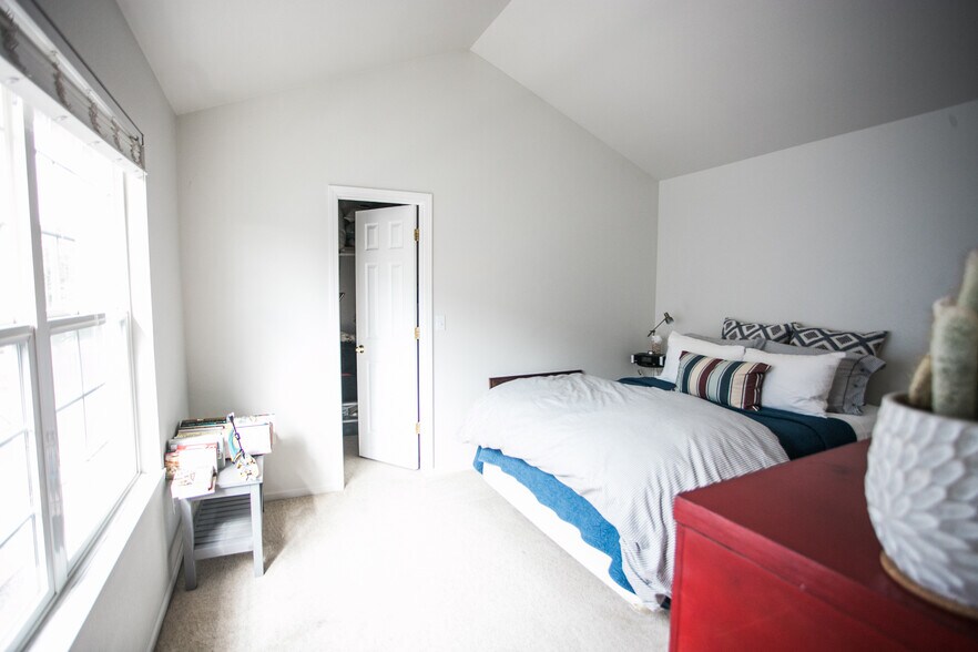 Building Photo - 2908 Des Moines Dr