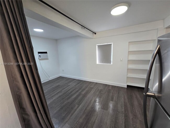 Building Photo - 1629 SW 6th St