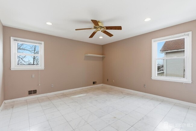 Building Photo - 6 Cherry St