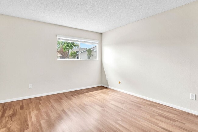 Building Photo - Spacious three bedroom with office in Prime UTC/UCSD Location! Available immediately!