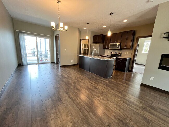 Building Photo - 3 Bed/2.5 Bath Townhome in Downtown Sioux Falls!!