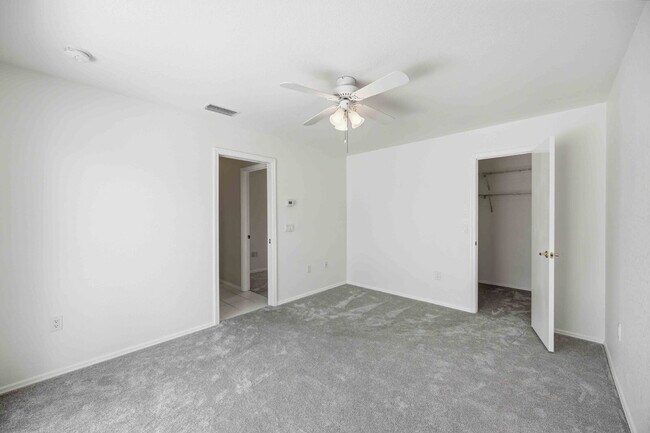 Building Photo - "Spacious 3-Bedroom Retreat with 2 Full Baths in Rotonda West Pinehurst!"