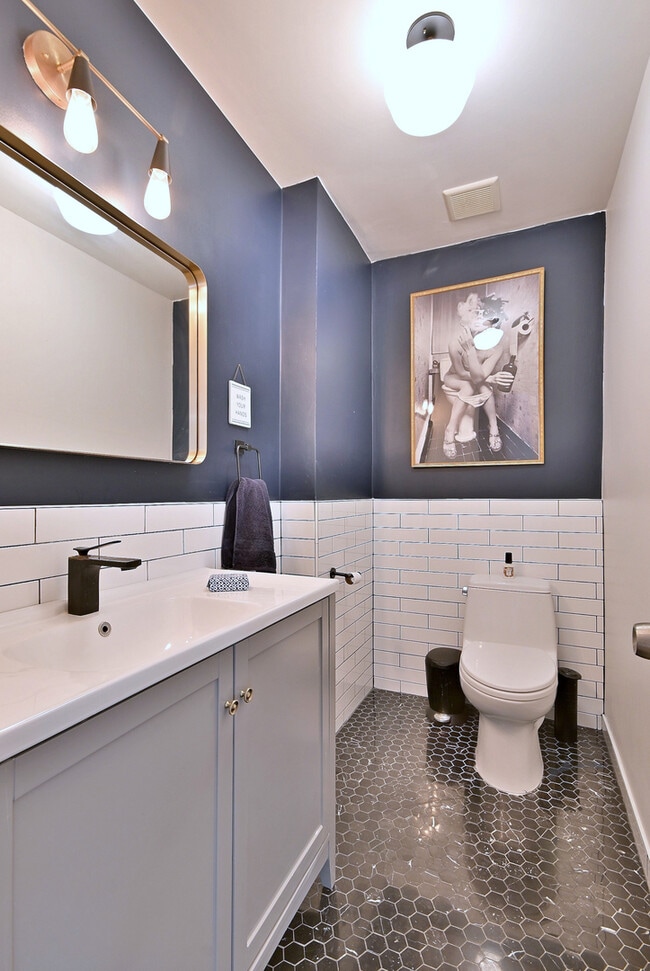 Building Photo - 7324 N Bell Ave