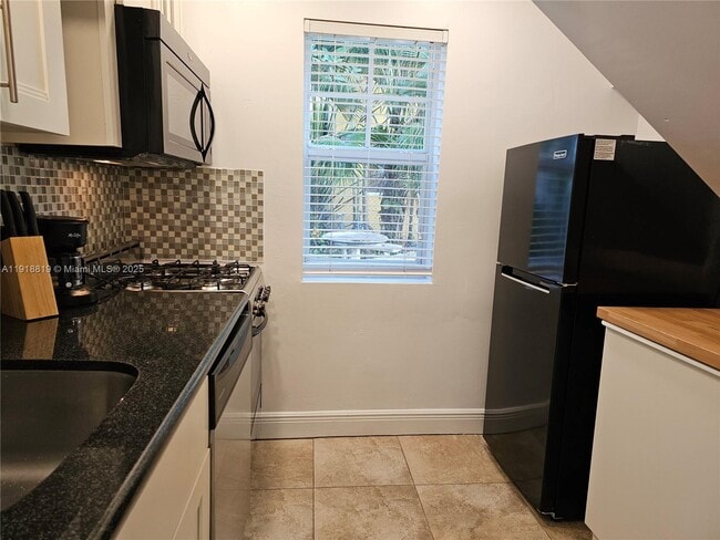 Building Photo - 622 15th St