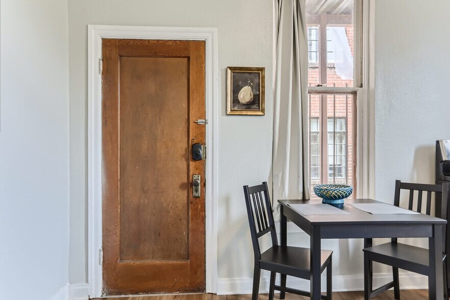 Building Photo - 2805 E 16th Ave