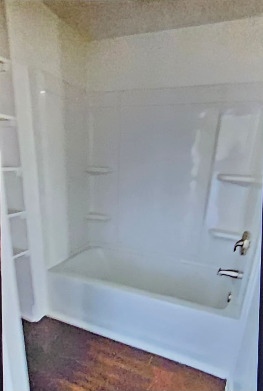 Shower 1st Floor - 263 N Prairie St