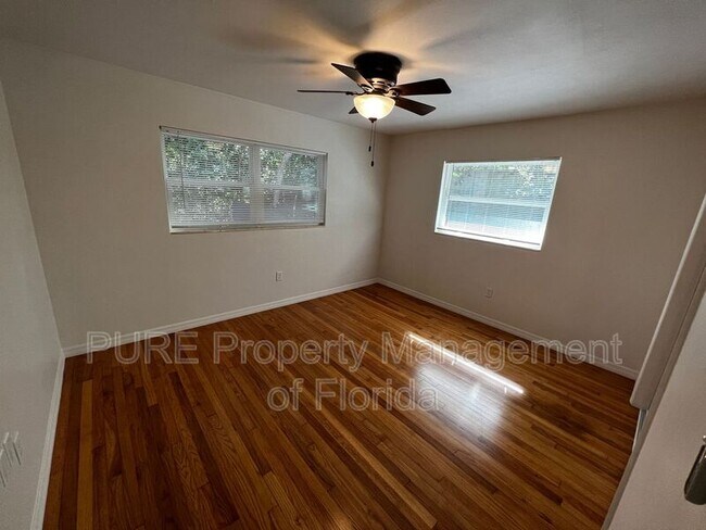 Building Photo - 1222 SE 3rd St