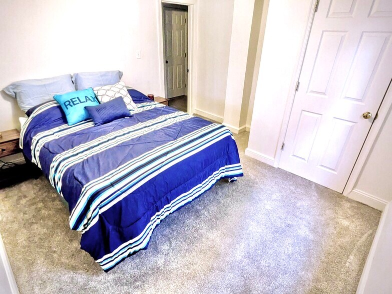 Building Photo - 6749 Eastern Ave