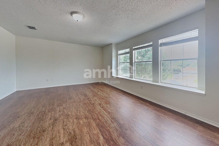 Building Photo - 4405 Statesman Ln