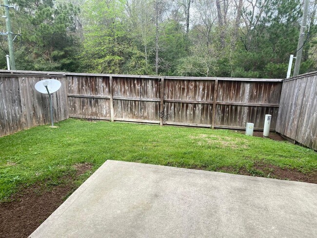 Building Photo - 102 Aventura Pl