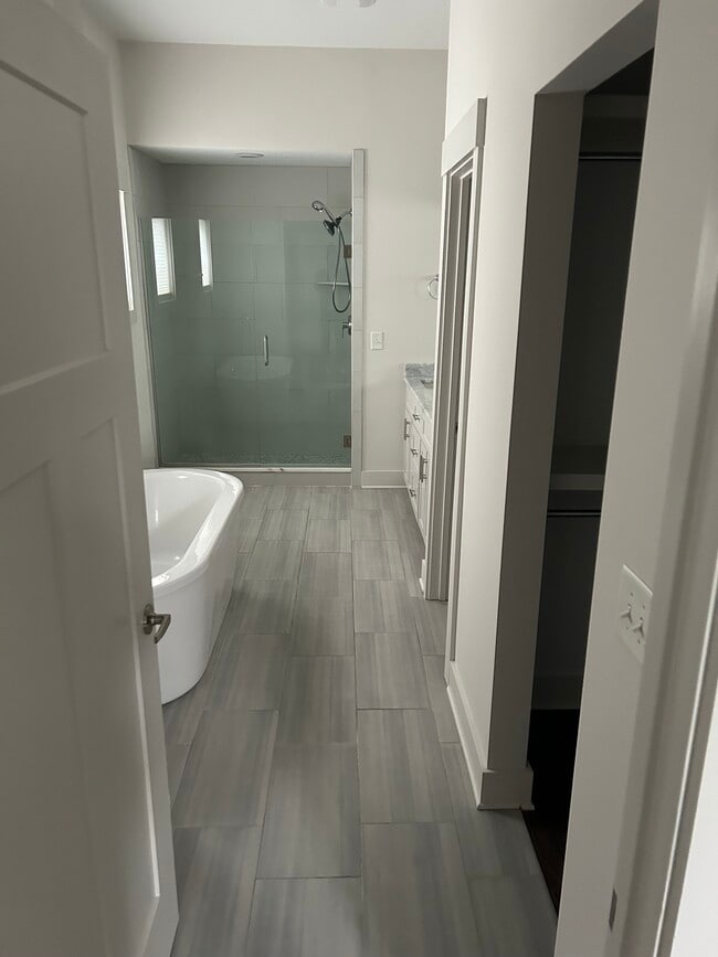 Building Photo - 606 Centerpoint Ln