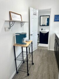 Building Photo - 106 15th Ave S