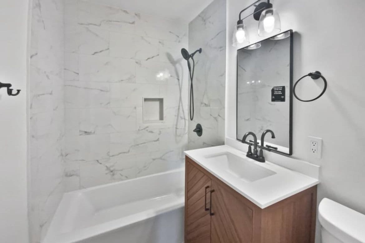 Building Photo - 213 Gatewood Dr