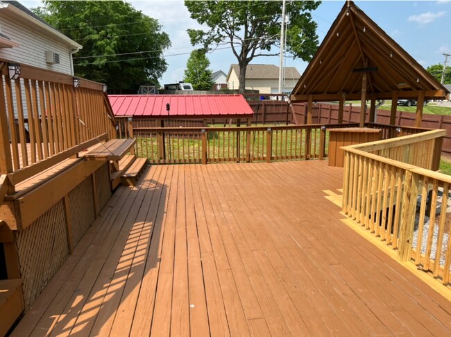 Building Photo - 305 Alexis St