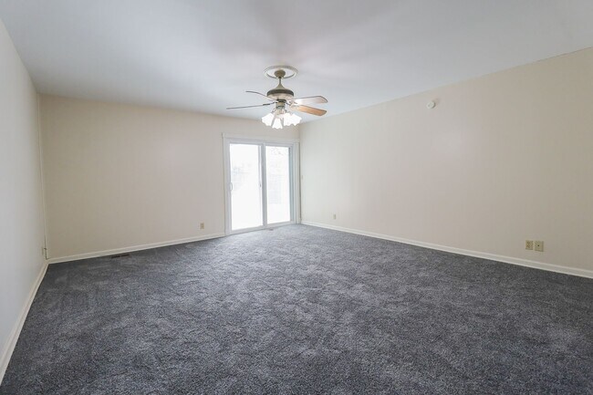 Building Photo - Updated Move In Ready 3-Bedroom Home, Grea...