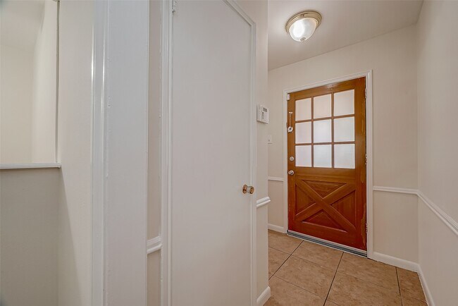 Building Photo - 5711 Braesvalley Dr