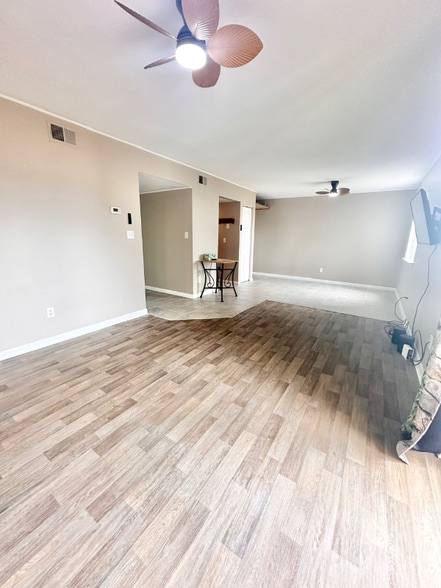 Building Photo - 308 Miracle Strip Pkwy SW