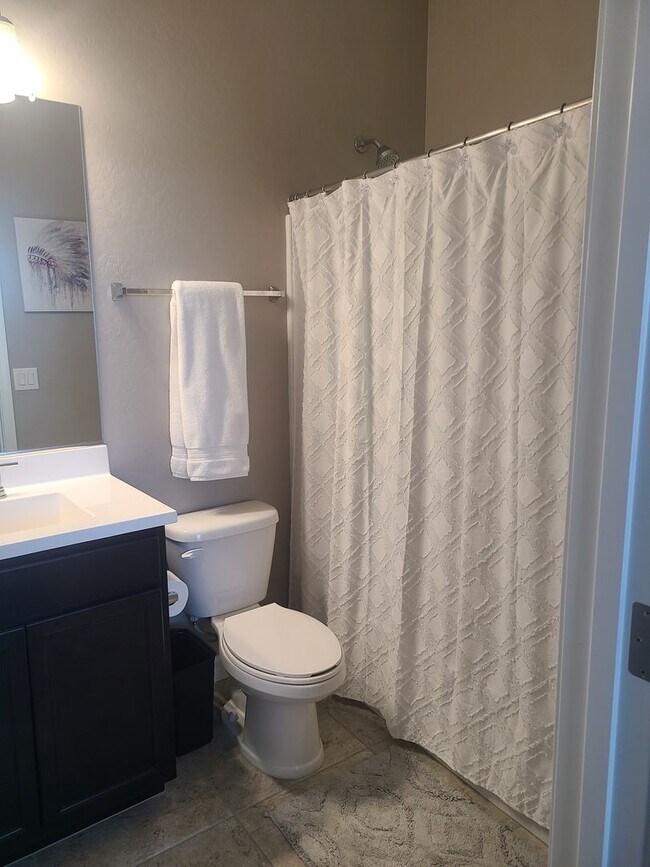 Building Photo - 4 Bedroom, 3 Bathroom Luxury Home in Torte...