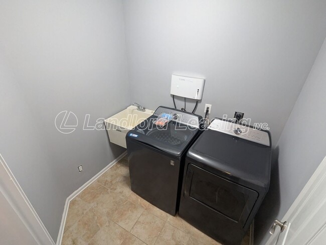 Building Photo - Spacious 4-Bedroom Colonial in Martin’s Ru...