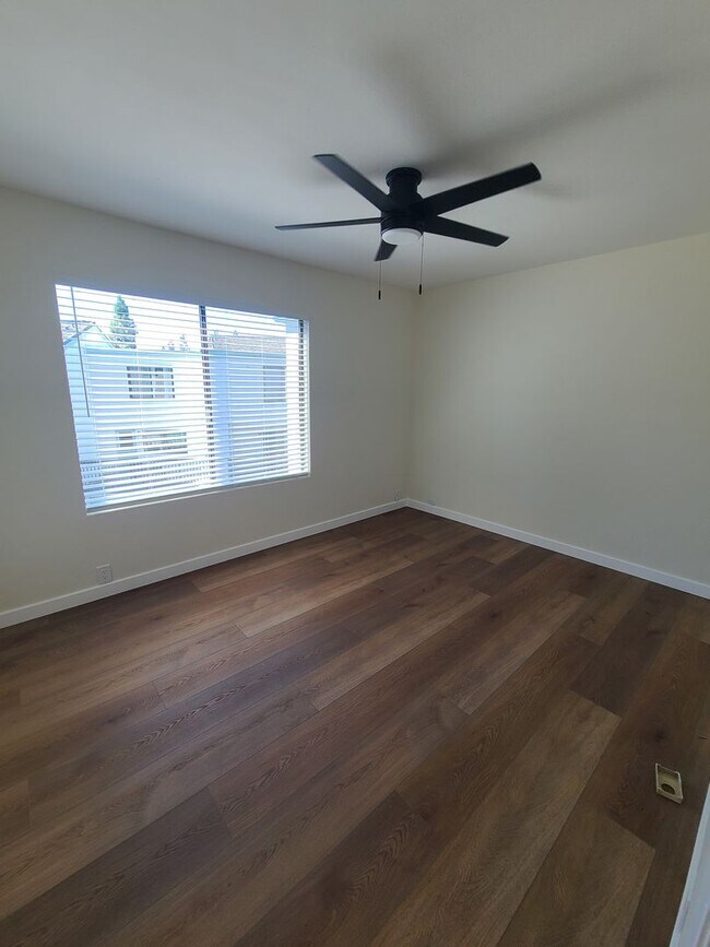 Building Photo - Spacious and remodeled 2 Bed 2.5 baths in ...