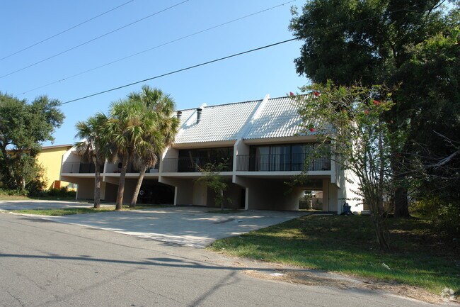 Building Photo - 609 Belltower Ave