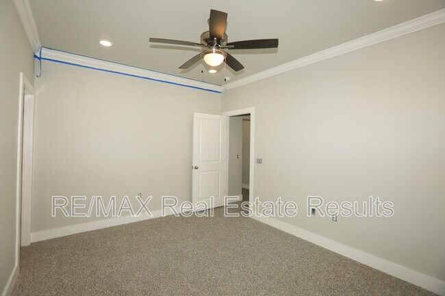 Building Photo - 2101 E Endura Pk Dr