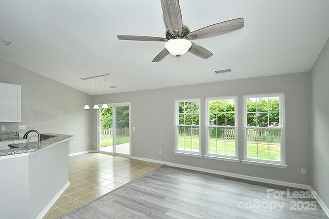 Building Photo - 129 Bosburg Dr