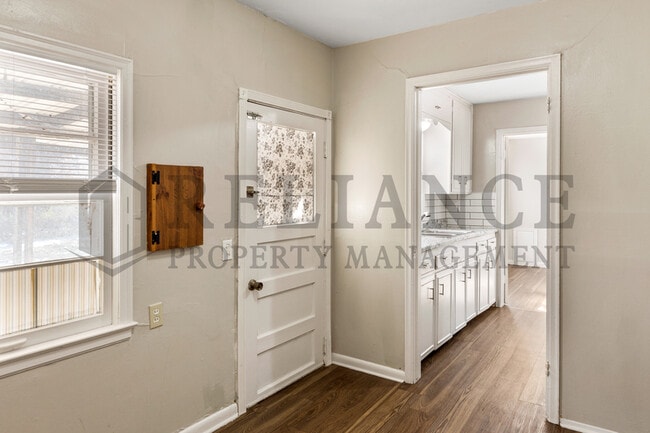 Building Photo - 628 S Mission Rd