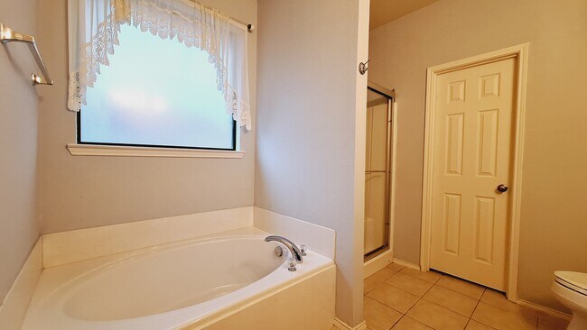 Building Photo - 5812 Lava Dr