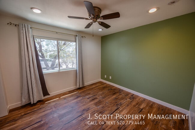 Building Photo - 3508 E Gelding Dr
