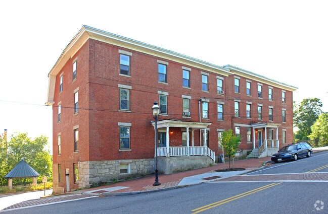 Primary Photo - 178 Main St